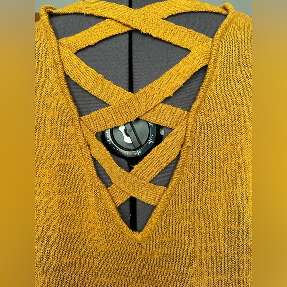 Gold Cropped loose Knit Sweater with Back V and X design Small - Picture 4 of 7